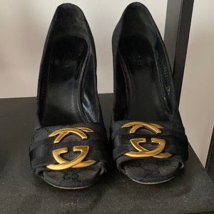 ‼️Authentic Gucci shoes with gold Gucci emblem‼️